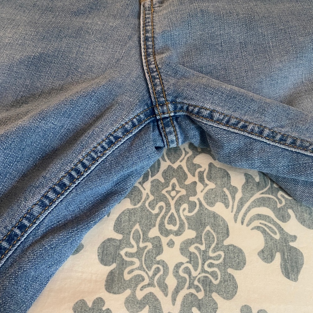 Old Navy Boyfriend Jeans - Picture 4 of 8